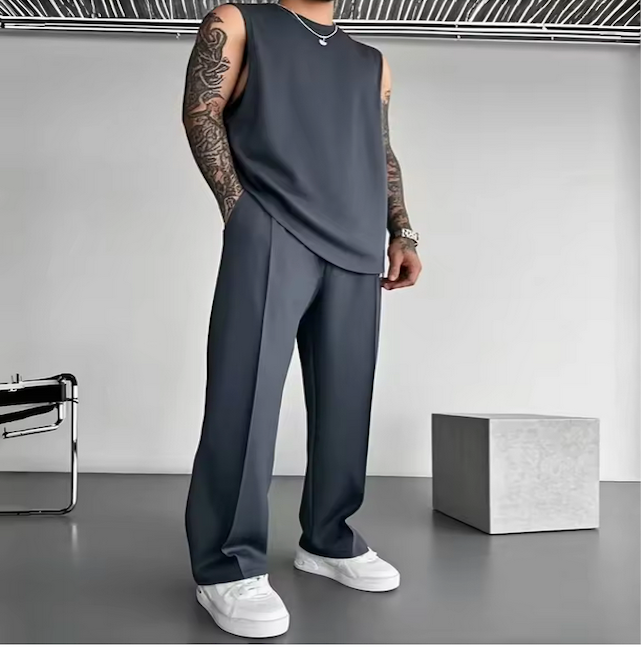 écouvrez l'Ensemble Back Together, set deux pièces ample pour un confort exceptionnel. Style décontracté authentique, versatile du casual au semi-habillé. Disponible en blanc, gris clair, beige, bleu ciel et gris. Livraison rapide.