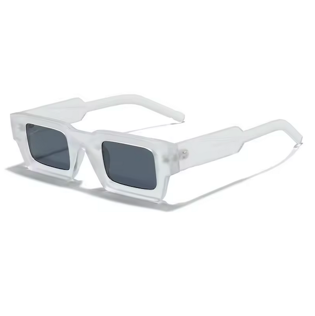 Lunette Fresh – Lunettes de soleil rectangle au design moderne. Verres fumés teintés avec protection UV, alliant élégance et confort pour un style affirmé.