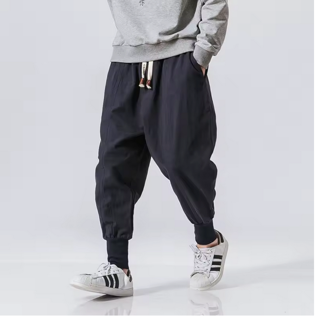 Découvrez le Pantalon Sarouel, sarouel ample d'inspiration orientale. Confort exceptionnel, style bohème décontracté. Disponible en noir, gris, beige et kaki. Livraison rapide.