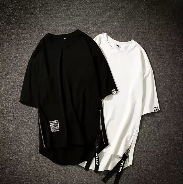 Découvrez le T-shirt Over, t-shirt oversize avec zip latéral au style urbain. Basique revisité, coupe ample décontractée, attitude 100% urbaine. Disponible en noir et blanc. Livraison rapide.