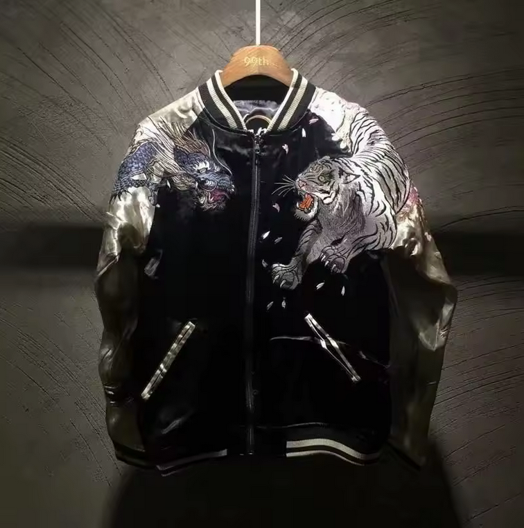 Découvrez la Veste Dragons, veste baseball unisexe brodée de dragons. Style tendance à couleur contrastée, look affirmé pour les jeunes. Disponible en noir et animal. Livraison incluse.